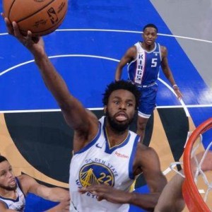 开云体育-从领先24分到被1分绝杀 科尔杂耍式换人玩崩勇士