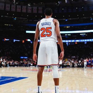 开云体育-纽约5首轮换来圣诞礼 大桥41分对轰文班捍卫主场