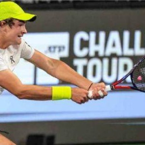 张奔斗：赛季三冠了，18岁丰塞卡引领青春风暴