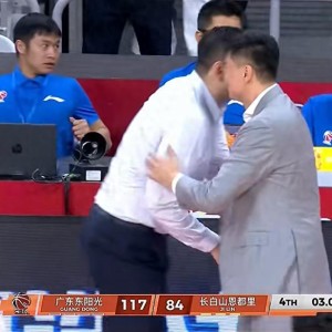 开云体育-杜锋大吐苦水：2人有伤太困难，媒体人吐槽：没伤有篮的你却不用